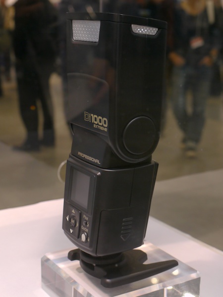 <b>Di866と同じく液晶ディスプレイを備える</b>