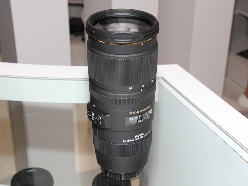 <b>「APO 50-150mm F2.8 EX DC OS HSM」は手ブレ補正を新搭載</b>
