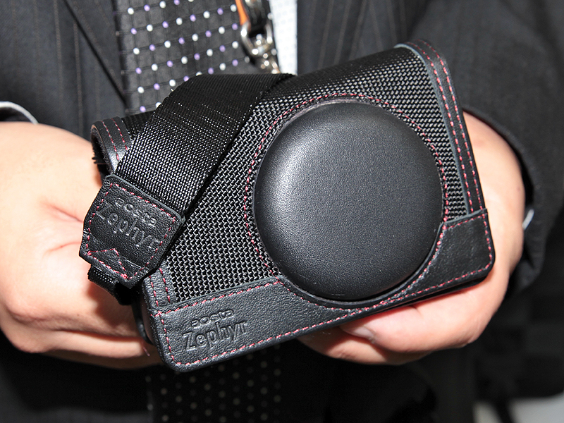 <b>アオスタのゼファー。ストラップも付属</b>