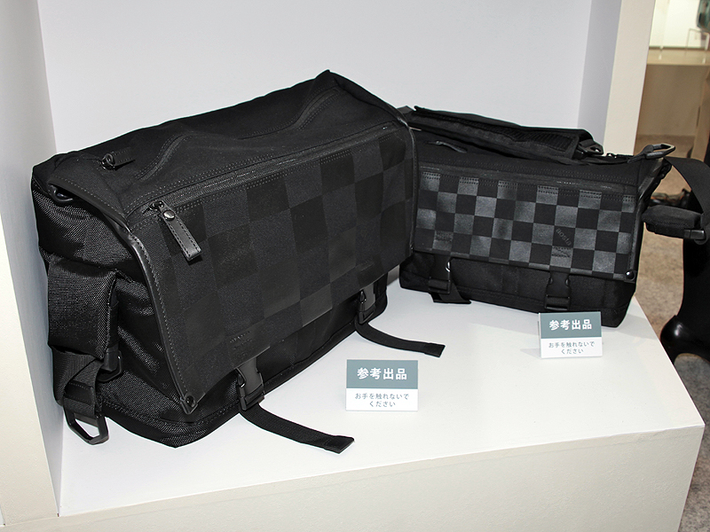 <b>幅広い年齢層に向けたシリーズ。斜めがけで使用する</b>