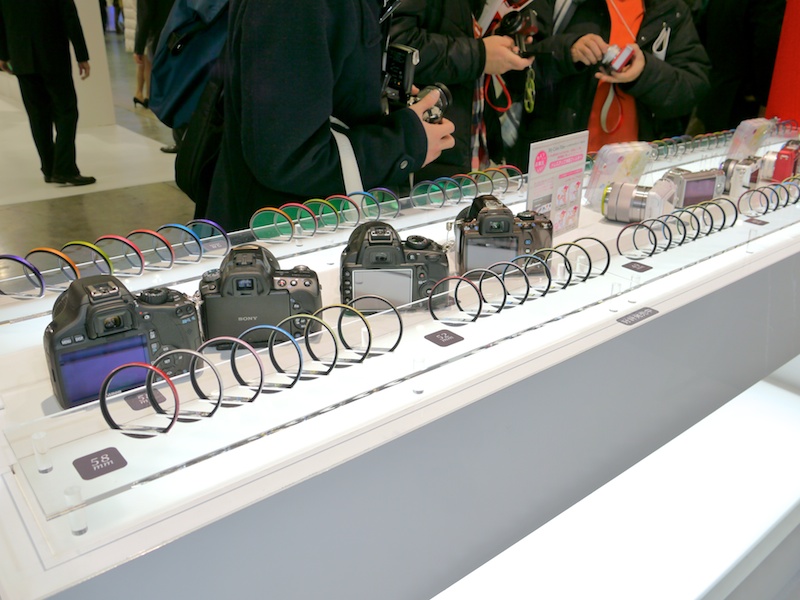 <b>昨年のCP+2010同様、マイカラーフィルターを大きくアピールしていた</b>