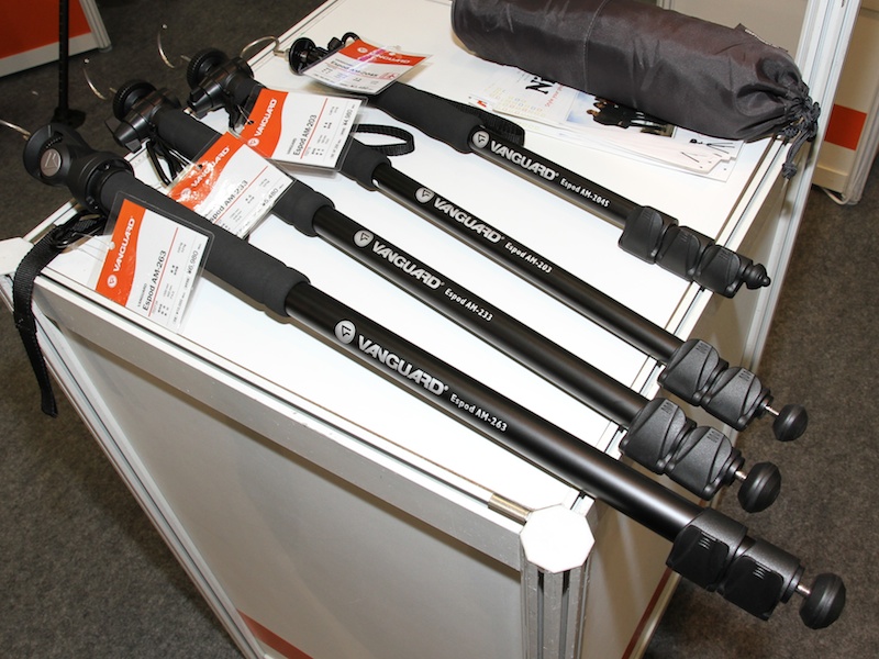 <b>3月発売のエントリー向け一脚「エスポッド」シリーズも用意。実売4,000円弱からという価格も特徴</b>