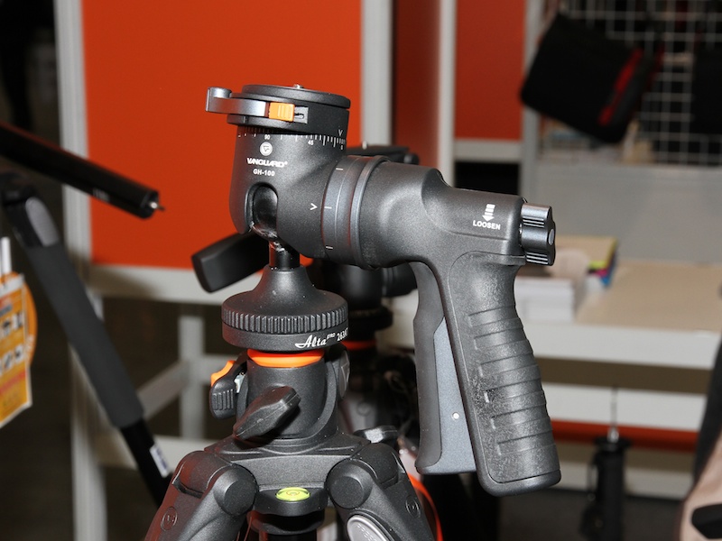 <b>ピストルグリップ雲台（発売済み）も来場者に人気</b>
