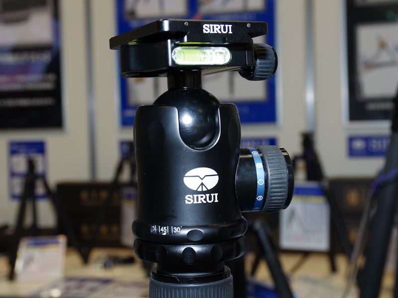 <b>KXシリーズの自由雲台「K-30X」（2万2,575円）</b>