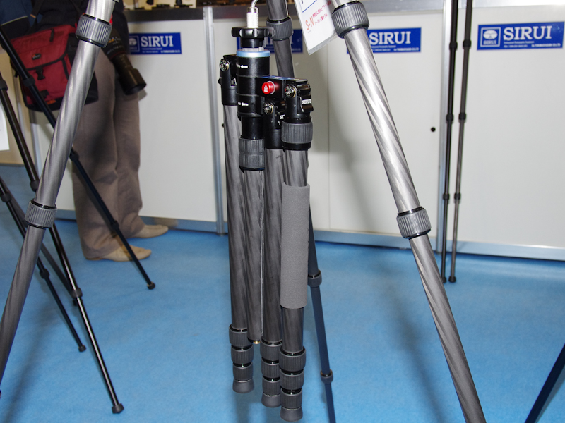 <b>フラットに折り畳める「S-2204-N」（8万1,900円）</b>