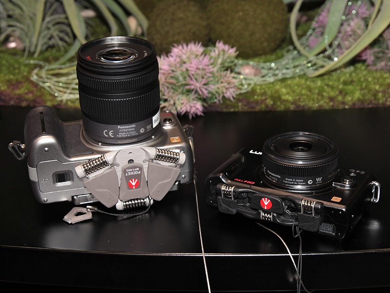 <b>脚を折りたたんだところ。付けっぱなしでもほとんど邪魔にならない</b>