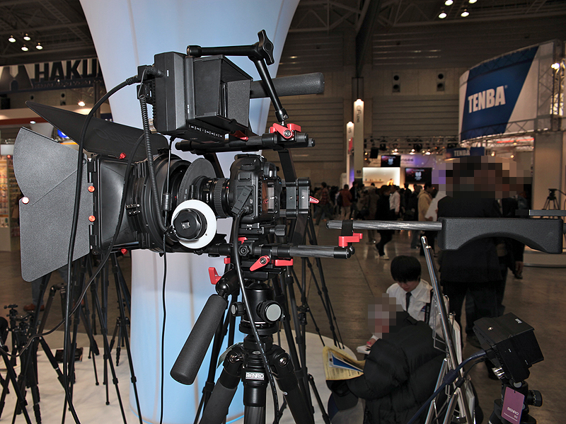 <b>DV20A。カメラや外部液晶モニターはセットに含まれない</b>