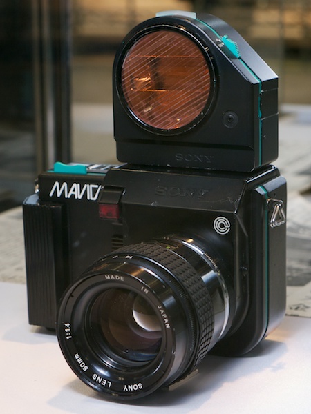 <b>ソニー マビカ試作機（1981年）。世界最初のスチルビデオカメラ</b>