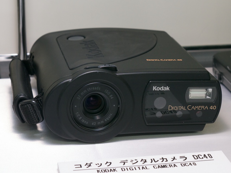 <b>コダック デジタルカメラDC40（1995年）。42mm相当のレンズを搭載したアマチュア向け普及機</b>