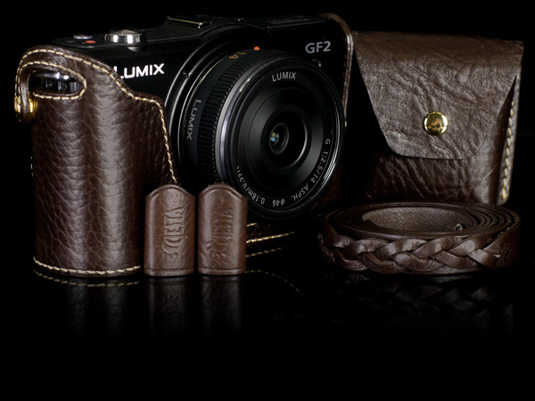 <b>ダークブラウン</b>