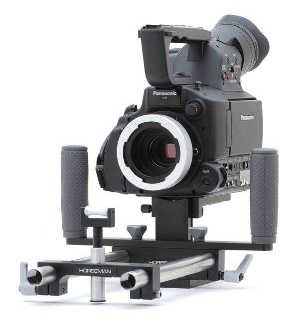 <b>パナソニック「AG-AF105」にPLマウントアダプター（マイクロフォーサーズ用）、レンズサポート、TS-Proベースユニットを装着したところ</b>