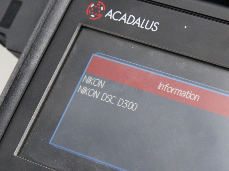 <b>対応機種を接続すると自動認識する</b>