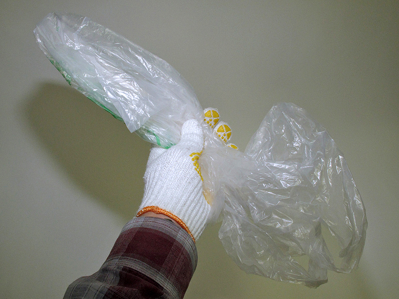 <b>このように袋を束ねる</b>