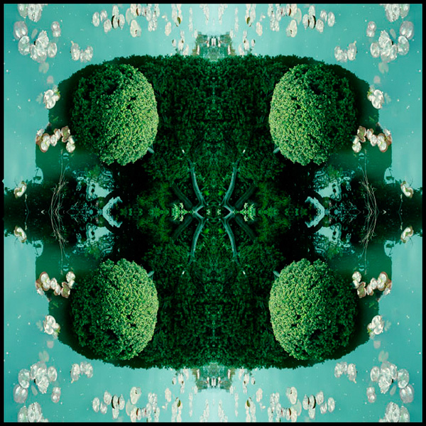 <b>From series "World of ROUND" 2003 Photo by Ryo Ohwada (c)</b>