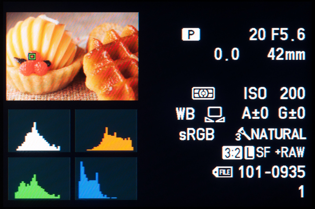 <b>S-AFやC-AFで撮った画像の場合、選択した測距点が画面上にグリーンの枠で表示される</b>