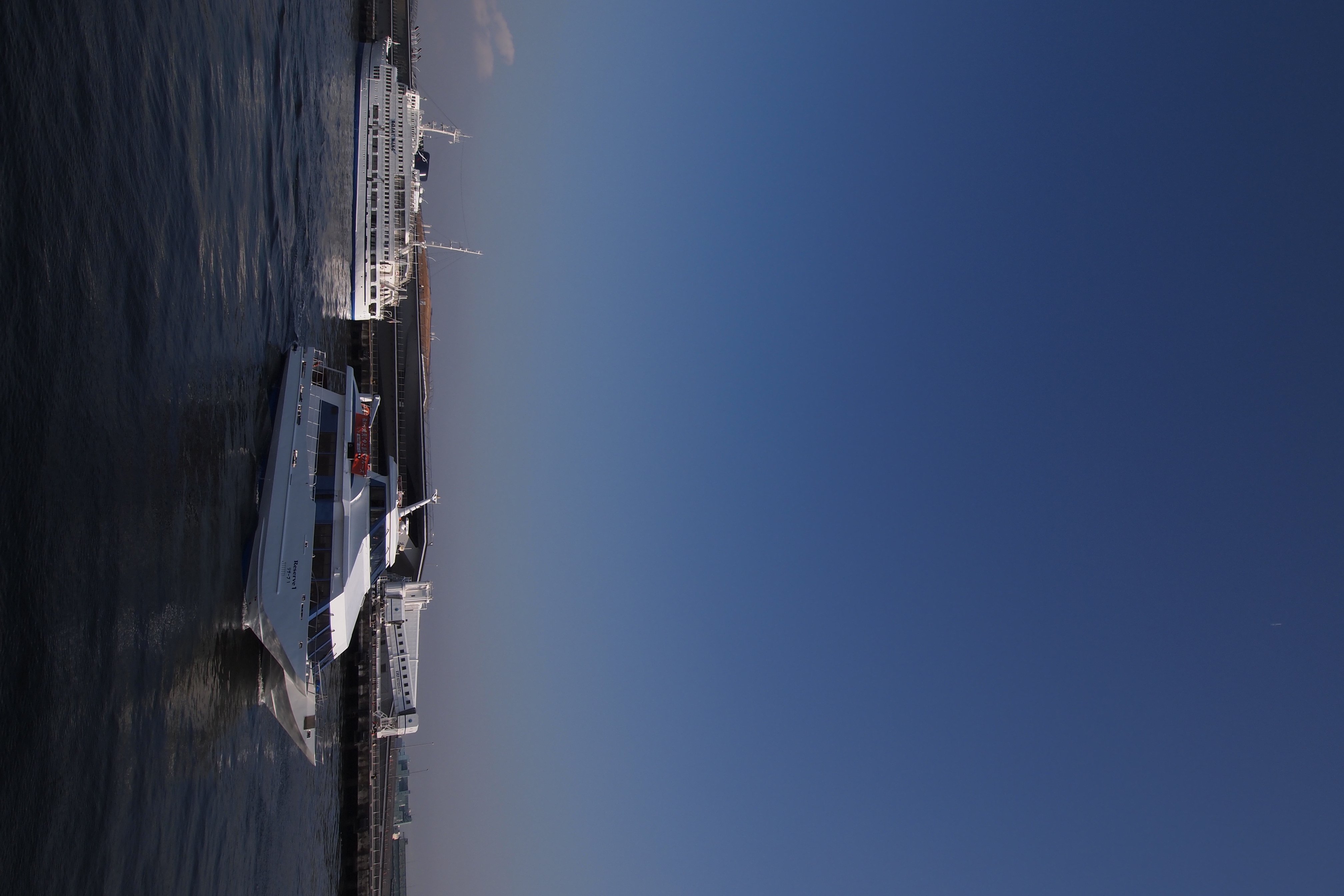 <b>撮像素子のスペックはE-620も同じだけど、E-PL2のほうが空の部分のノイズが少ない。きっとエンジンがよくなってるからだ。E-PL2 / M.ZUIKO DIGITAL ED 9-18mm F4-5.6 / 4,032×2,688 / 1/1000秒 / F8 / -0.7EV / ISO200 / WB:太陽光 / 9mm</b>