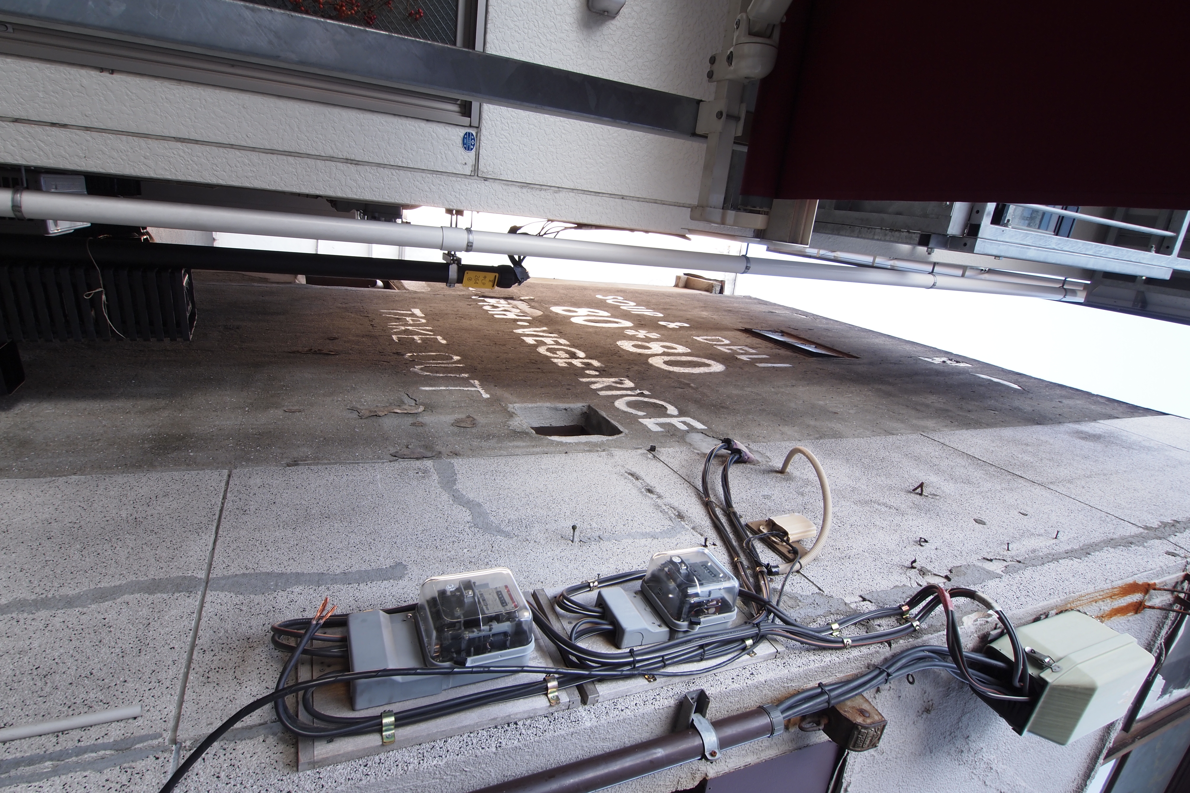 <b>昔はよく見える状態だったのかもしれないけど、あとからできたと思われる左側の建物のおかげで、すごくさびしい感じになってます。E-PL2 / M.ZUIKO DIGITAL ED 9-18mm F4-5.6 / 4,032×2,688 / 1/25秒 / F8 / 0.7EV / ISO200 / WB:太陽光 / 9mm</b>