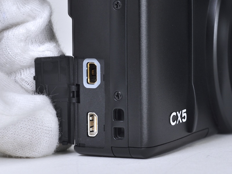 <b>CXシリーズで初めてHDMI端子（下）を搭載する</b>