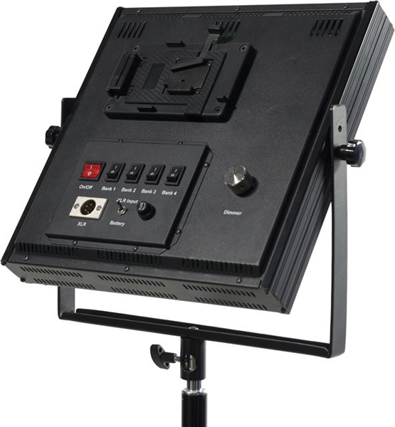 <b>Vマウントバッテリー対応モデル背面</b>