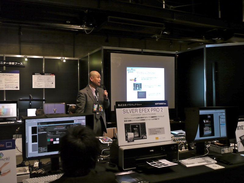 <b>エックスライト、ソフトウェア・トゥー、ワコムがコラボレーションしたミニセミナー。各社の製品を使いながら、モノクロ作品を仕上げるまでを解説していた</b>