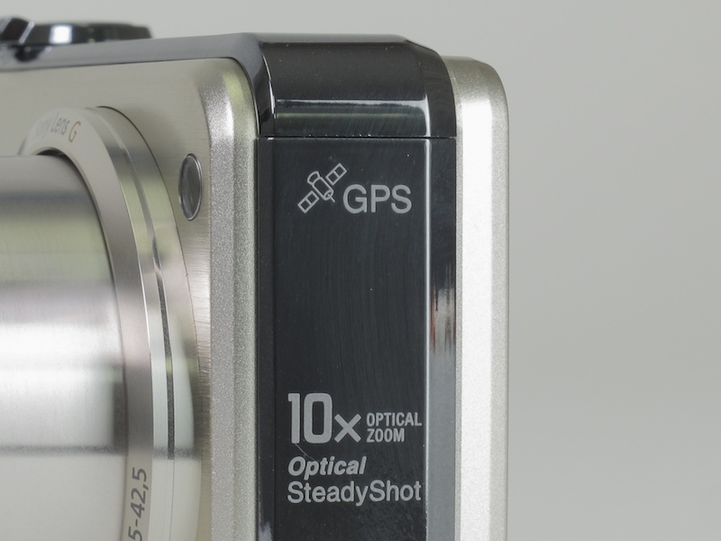 <b>GPSアンテナは側面に移動した</b>