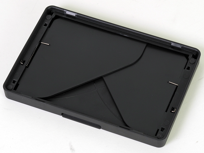 <b>バネ入りで自動的に展開する</b>