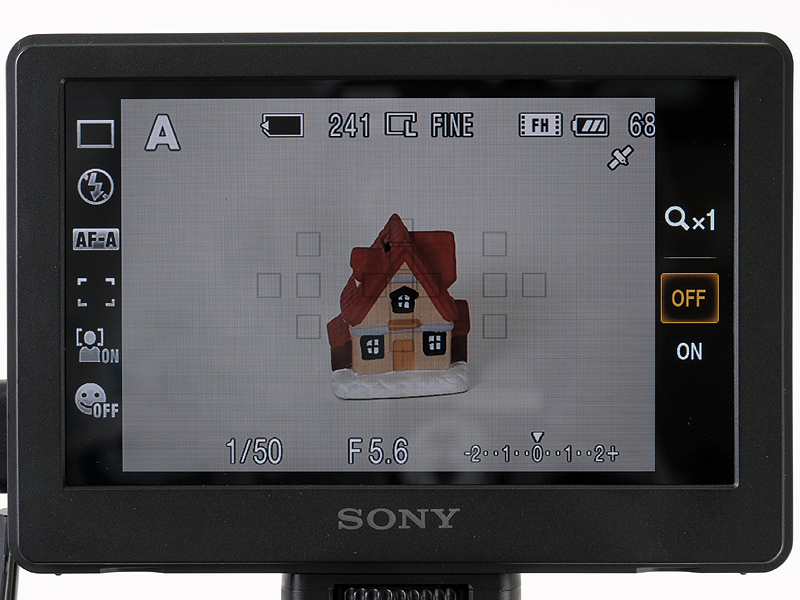 <b>等倍表示の例。右は通常の表示で、左が等倍表示</b>