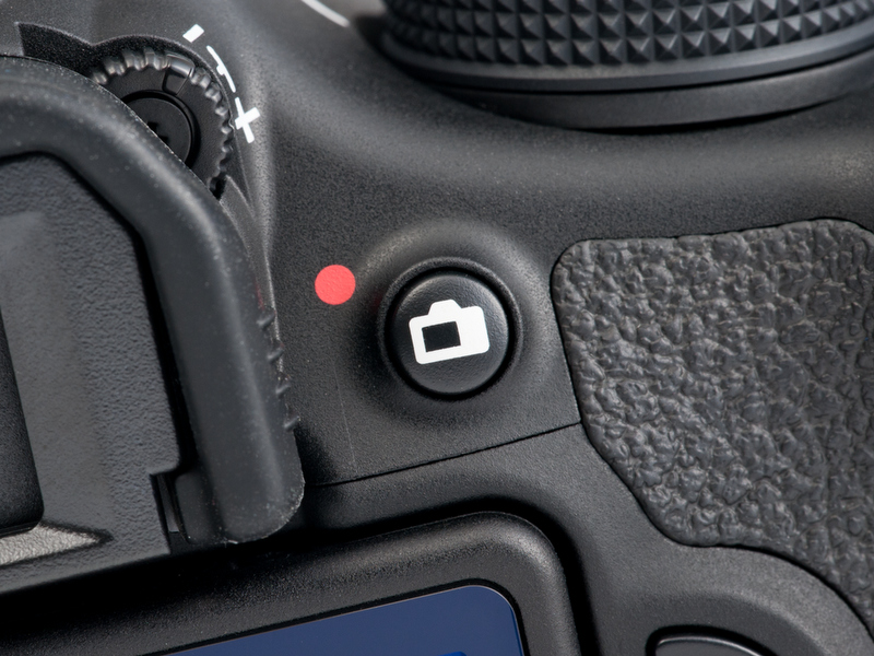 <b>「ライブビュー撮影/動画撮影ボタン」は従来どおり。バリアングル液晶モニター化したので使用頻度も上がりそう</b>