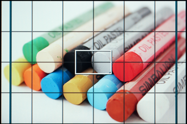 <b>「4:3」比率の画面。撮影範囲は太めのラインでの表示で、画面が今で普通に見られる</b>