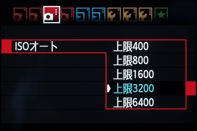 <b>感度オート時の上限感度の設定画面。初期設定はISO3200で、これはEOS Kiss X4と同じだ</b>