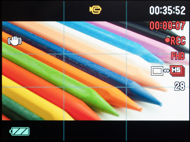 <b>動画撮影中に連写ができて、しかも動画が途切れなしで撮れる。運動会などのイベントで役立ってくれそうだ</b>