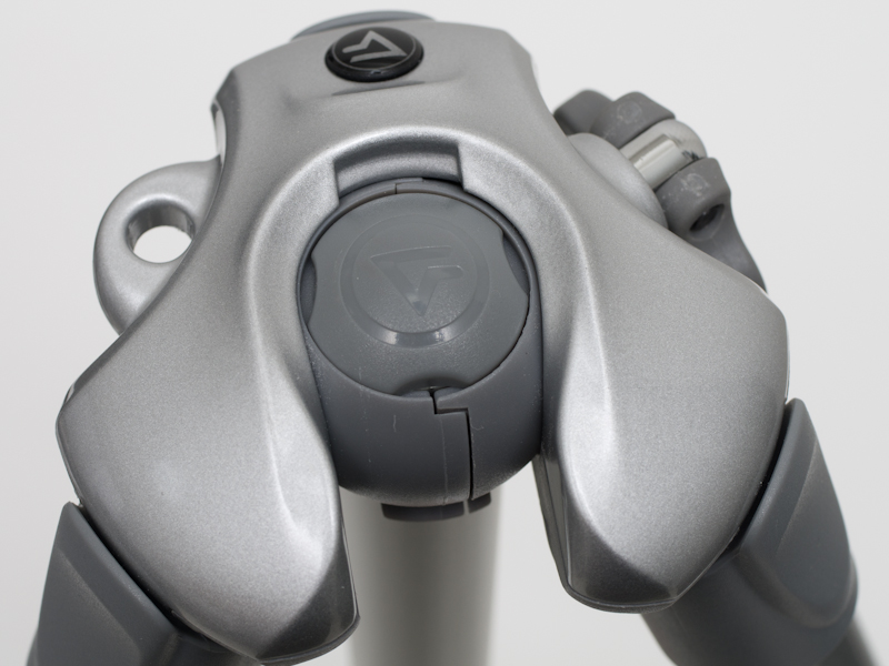 <b>三脚本体部に空間を設ける</b>