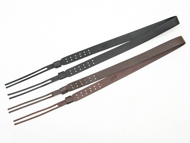 <b>Rolleiflex F型用ストラップ。ブラック（上）とブラウン（下）を用意</b>