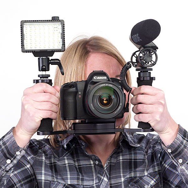 <b>Newアクショングリップ・ハンドルキット（AG-HK）を装着しての使用例</b>