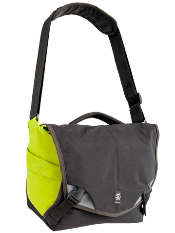 <b>ブラック/スノットグリーン</b>