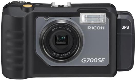 <b>オプションのGPSユニットGP-1を装着したGE700SE</b>