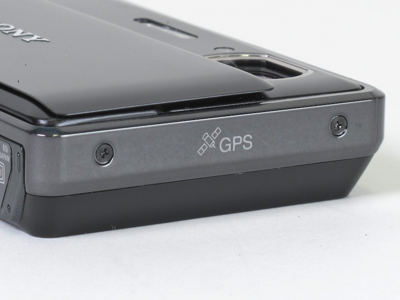 <b>薄型タイプのサイバーショットとして、初めてGPS・コンパス機能を搭載</b>