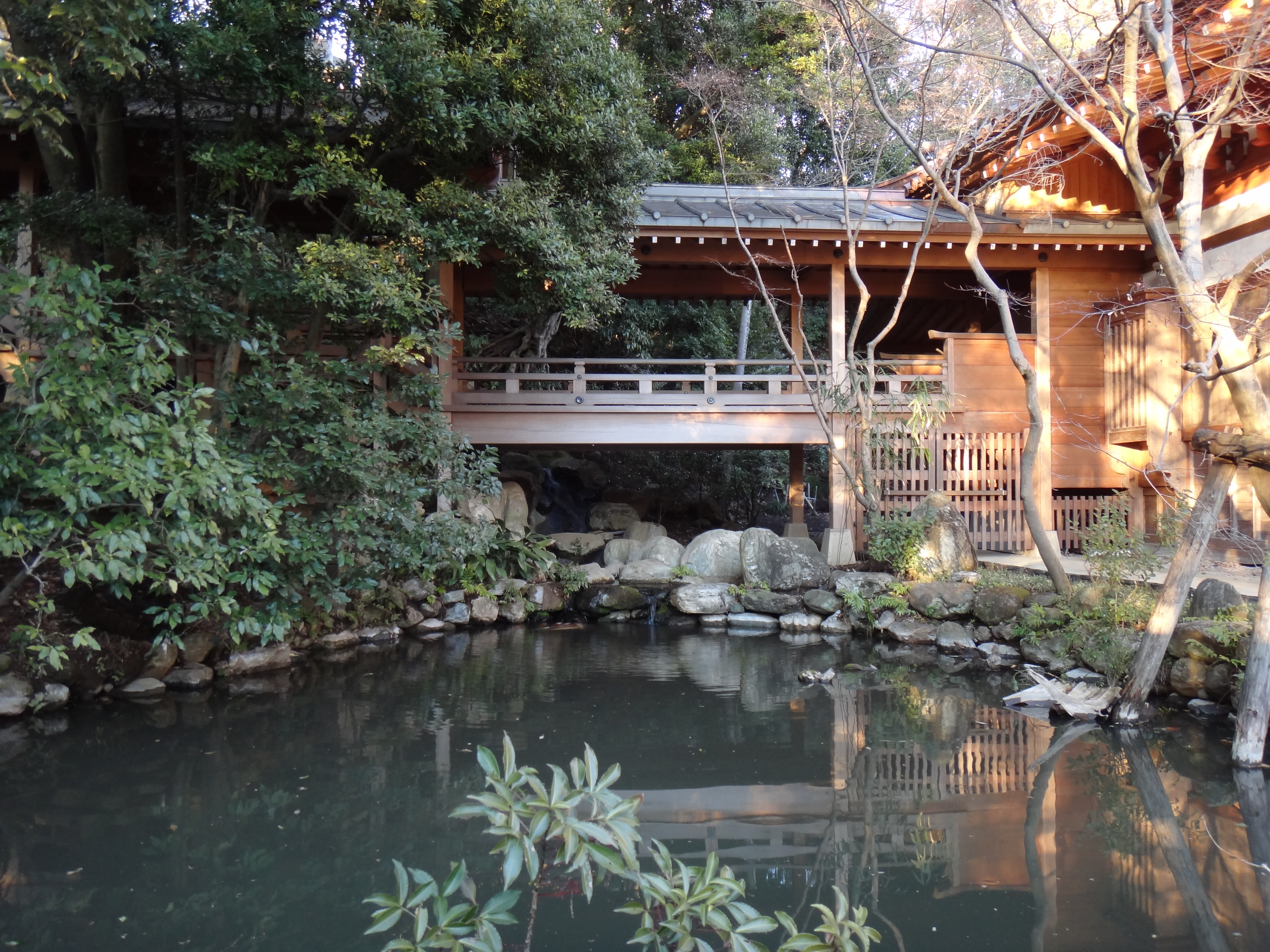 <b>ISO200 / DSC-TX100V / 5.1MB / 4,608×3,456 / 1/20秒 / F3.5 / -0.7EV / WB:太陽光 / 5.2mm</b>