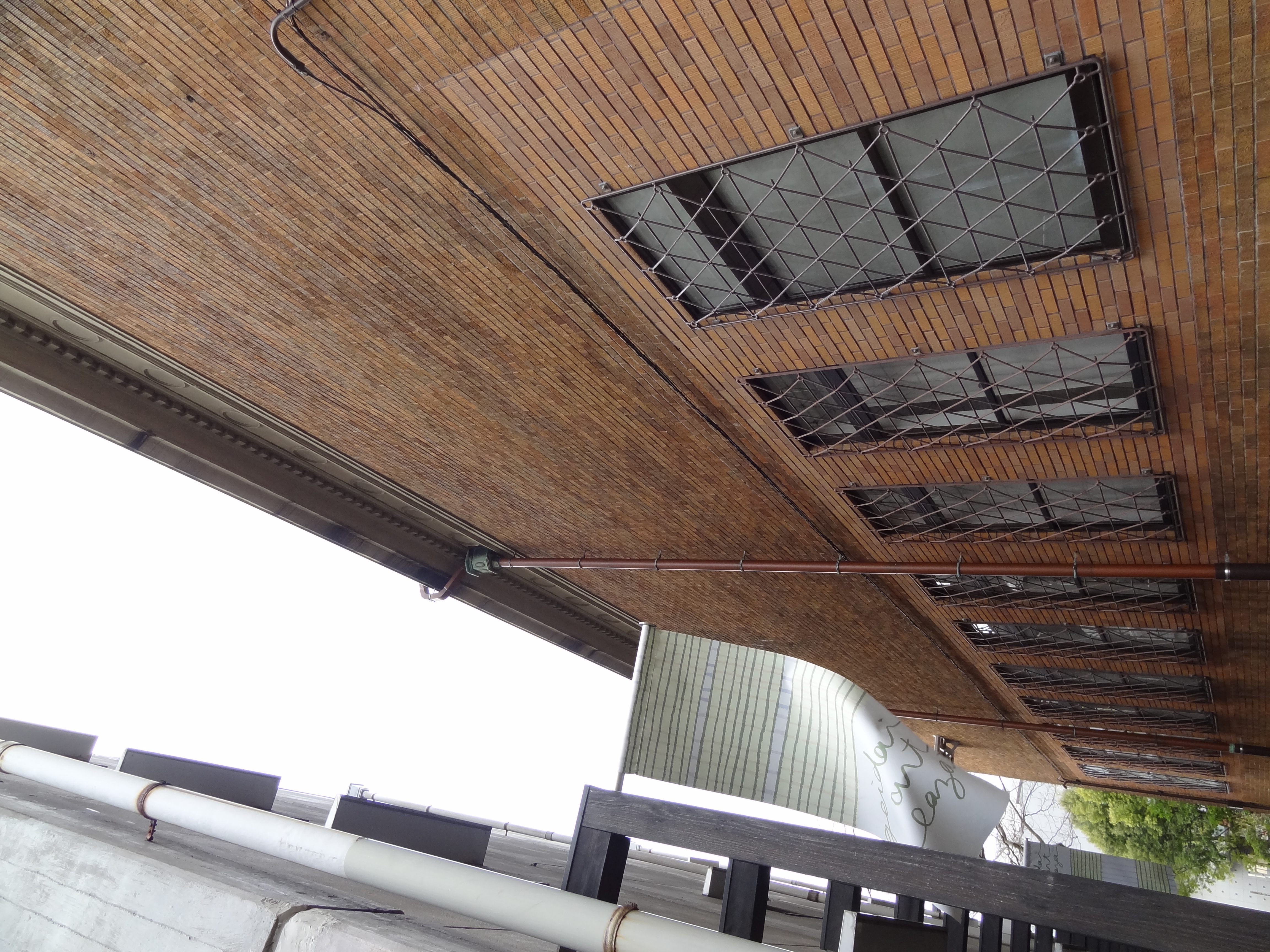 <b>DSC-HX9V / 約4.8MB / 3,456×4,608 / 1/200秒 / F3.3 / 0.0EV / ISO100 / WB:オート / 4.3mm</b>