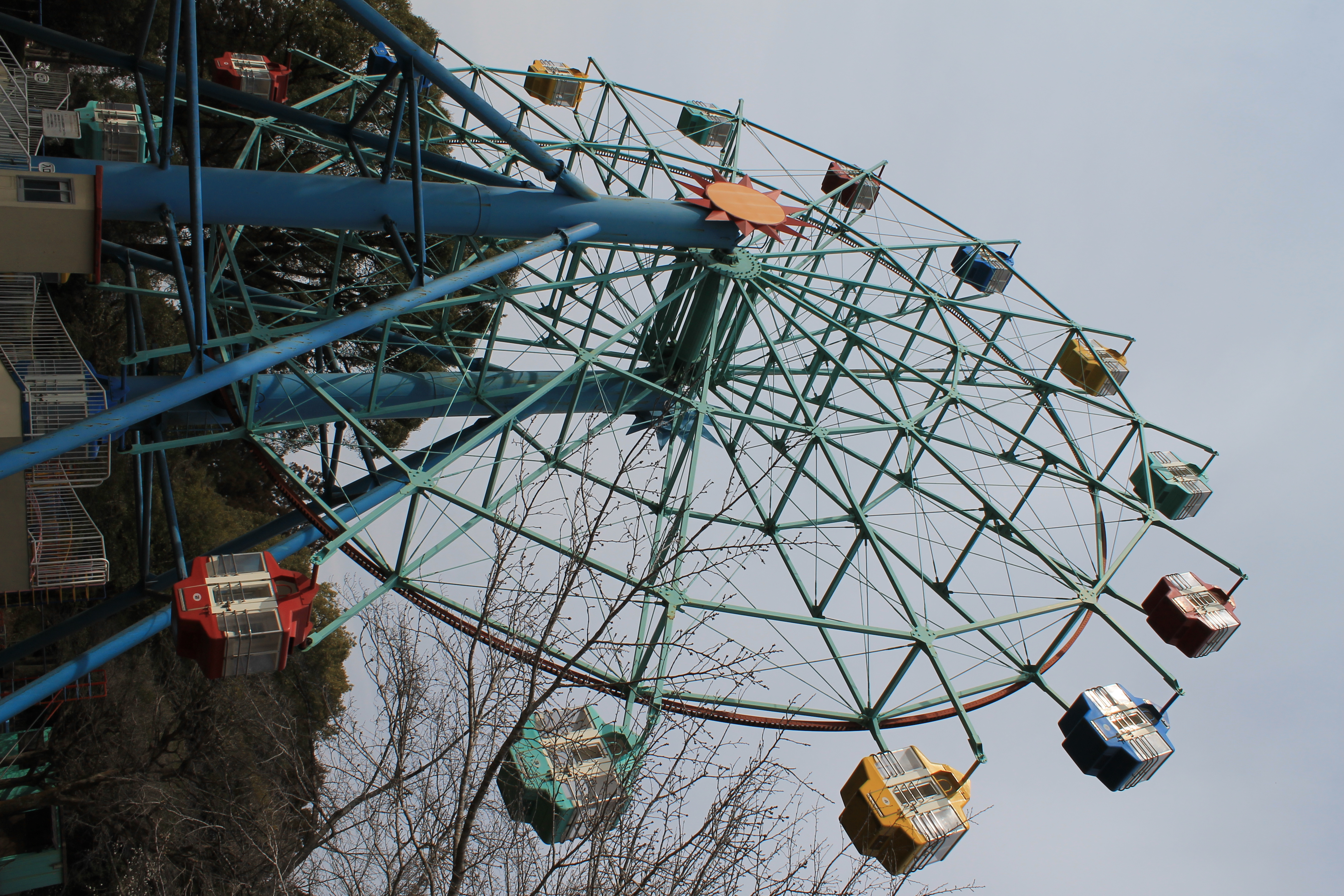 <b>雰囲気:暗く / 雰囲気:モノクロ / EOS Kiss X50 / EF-S 18-55mm F3.5-5.6 IS II / 約5.3MB / 2,848×4,272 / 1/250秒 / F16 / -0.7EV / ISO100 / WB:オート / 18mm</b>