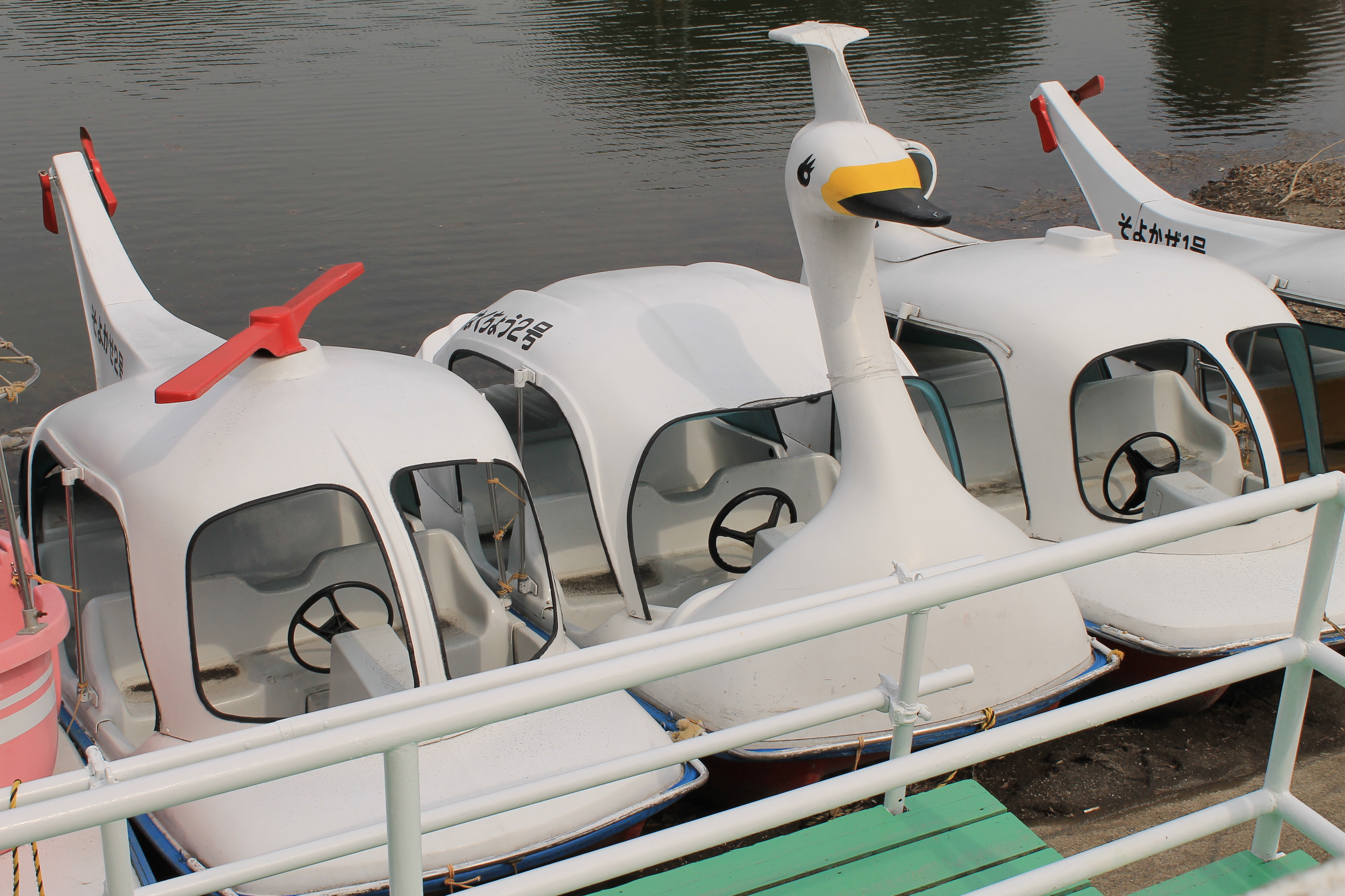 <b>明かりや状況:夕焼け / EOS Kiss X50 / EF-S 18-55mm F3.5-5.6 IS II / 約4.0MB / 4,272×2,848 / 1/250秒 / F11 / 0.0EV / ISO100 / WB:オート / 32mm</b>