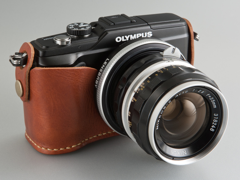 <b>ティルトトランスフォーマーはニコンFマウントを採用。ニコンFレンズが装着できる</b>