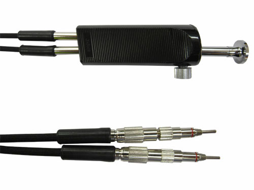 <b>新たにストッパーを装備（上）。ケーブル先端は突出量を調整できる（下）</b>