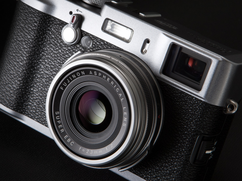 <b>FinePix X100は9枚羽根の円形絞りを採用し、ボケ味の美しさにこだわったモデルだ</b>