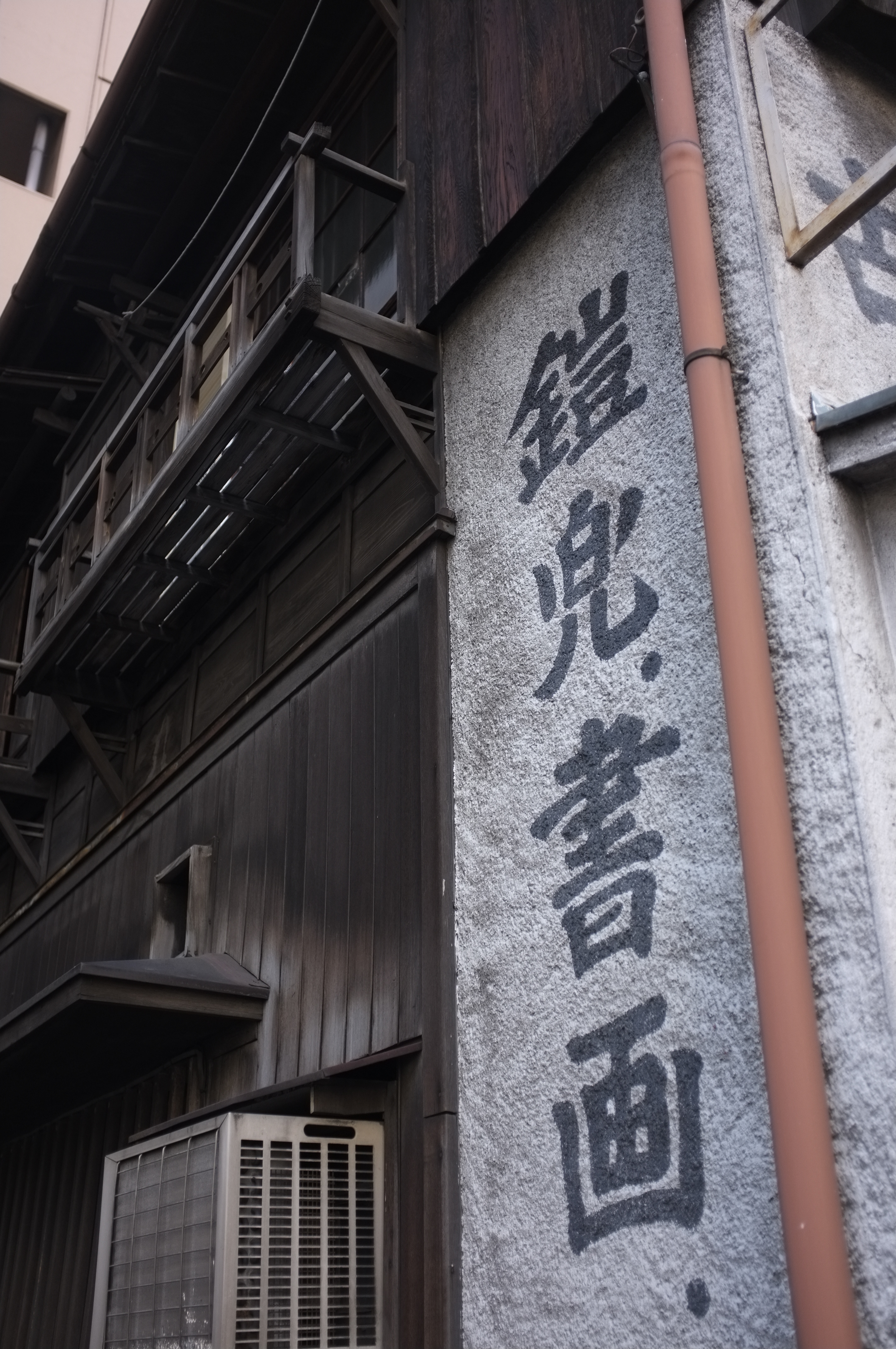 <b>FinePix X100 / 4,288×2,848 / 1/340秒 / F2 / -0.67EV / ISO200 / WB:オート / 23mm</b>