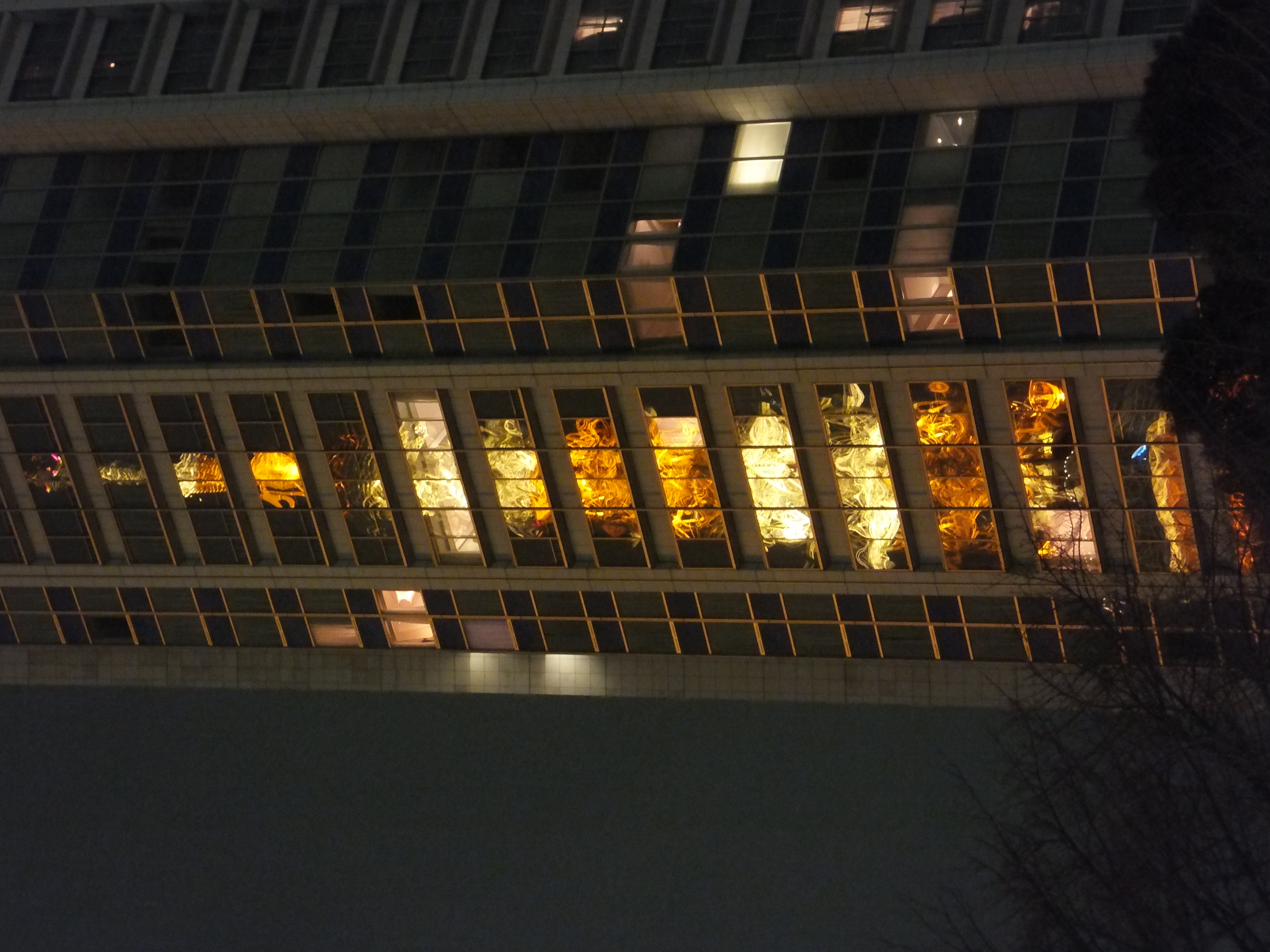 <b>FinePix F550EXR / 約3.4MB / 2448x3264 / 1/8秒 / F5.3 / 0.0EV / ISO3200 / WB:オート / 18.7mm / 連写重ね撮り</b>