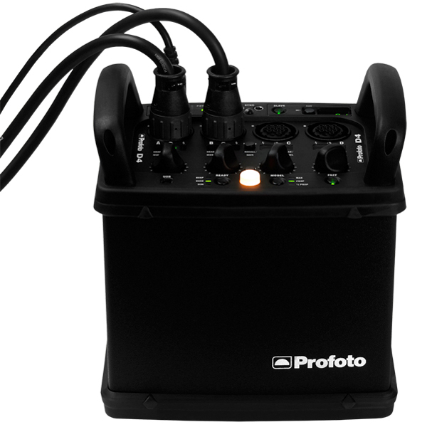 <b>ストロボを接続したところ（画像は2灯）</b>