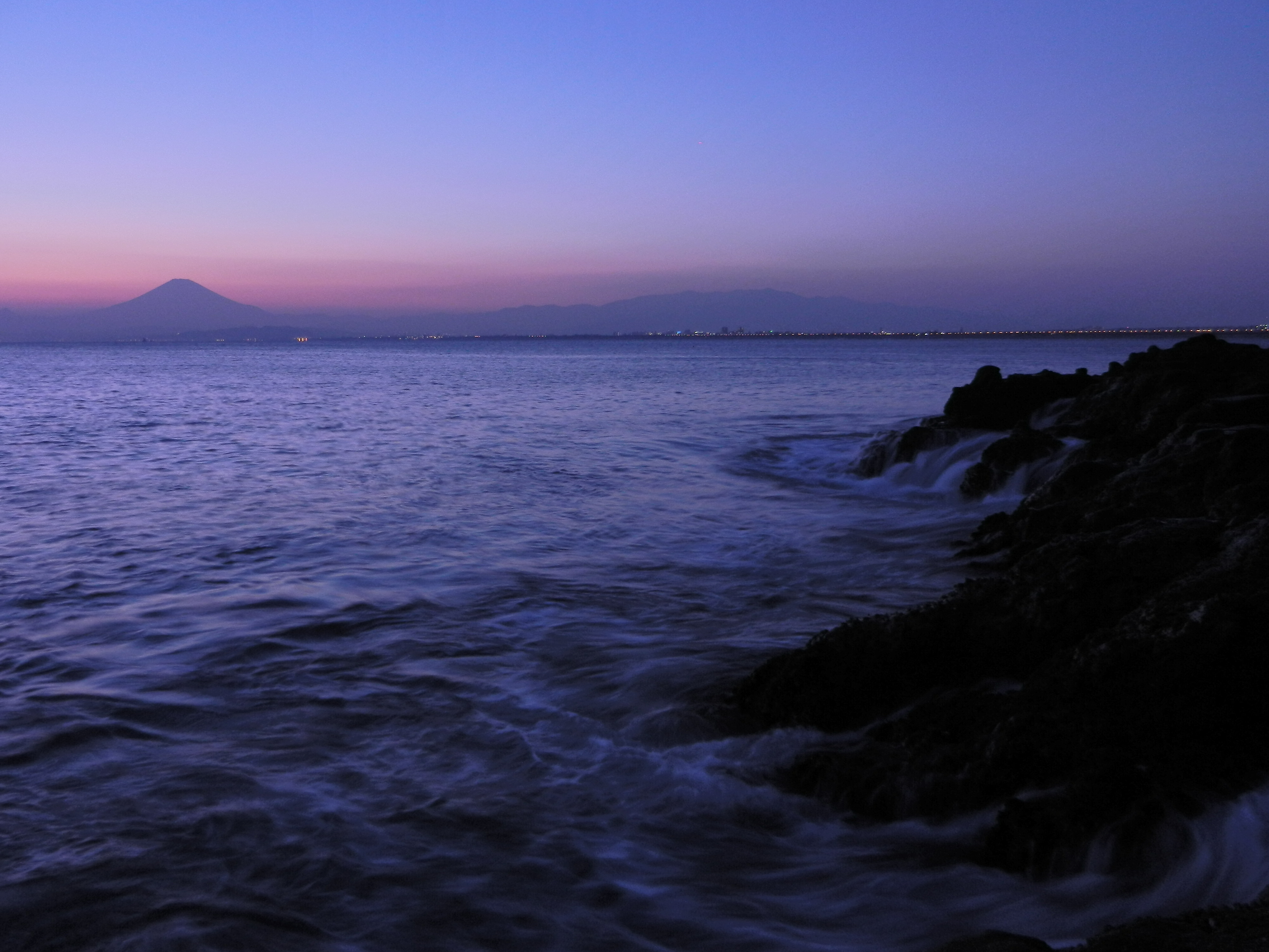 <b>プログラムオート / COOLPIX S9100 / 4.8MB / 4,000×3,000 / 1/3秒 / F3.6 / -2.0EV / ISO160 / WB:蛍光灯 / 5.1mm</b>