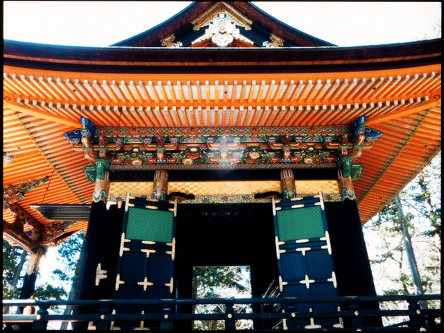 <b>【PowerShot G12】バリアングル式の2.8型46.1万ドット。色の偏りは少ない</b>