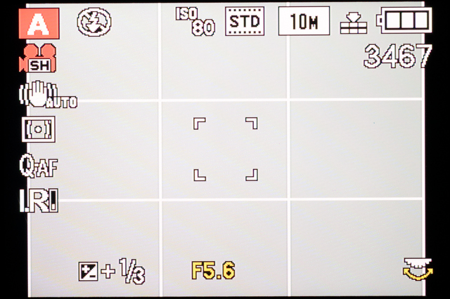 <b>【DMC-LX5】絞り優先AE時の画面。黄色で表示されているのがダイヤルの回転によって変更できる要素</b>